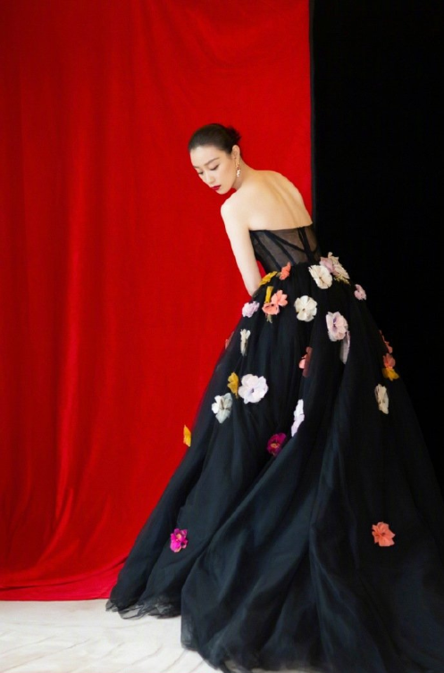 中国美女明星倪妮2019礼服LOOK身材颜值都很能扛 4