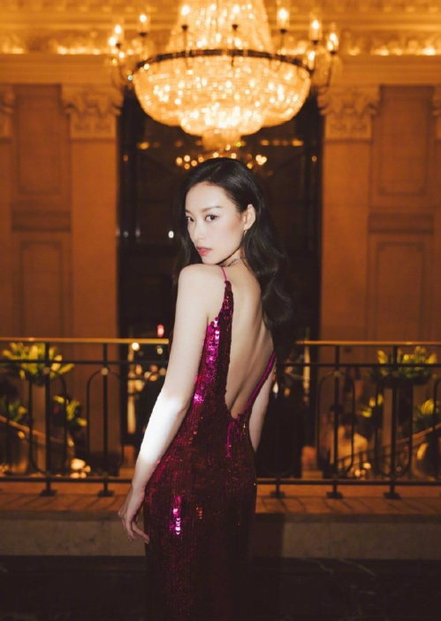 中国美女明星倪妮2019礼服LOOK身材颜值都很能扛 8