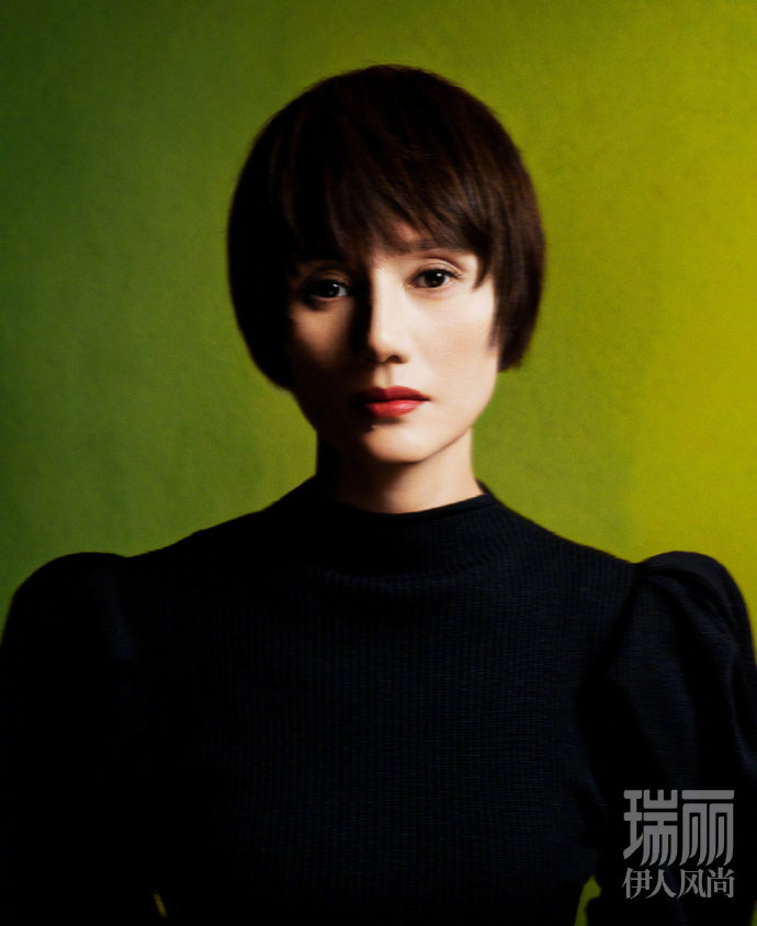 中国美女演员袁泉短发红唇登上《瑞丽》封面图片 4