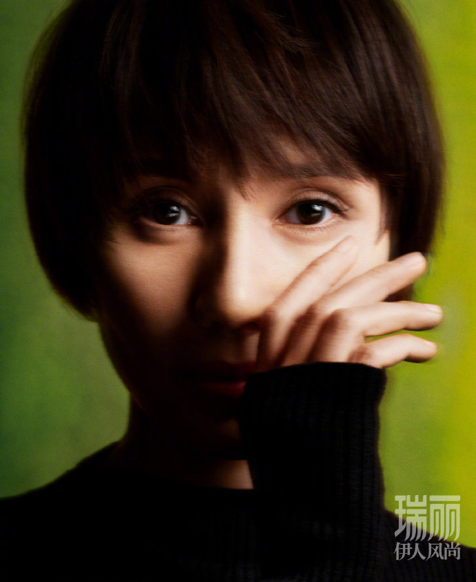 中国美女演员袁泉短发红唇登上《瑞丽》封面图片 8