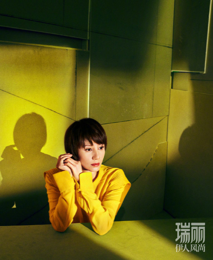 中国美女演员袁泉短发红唇登上《瑞丽》封面图片 9