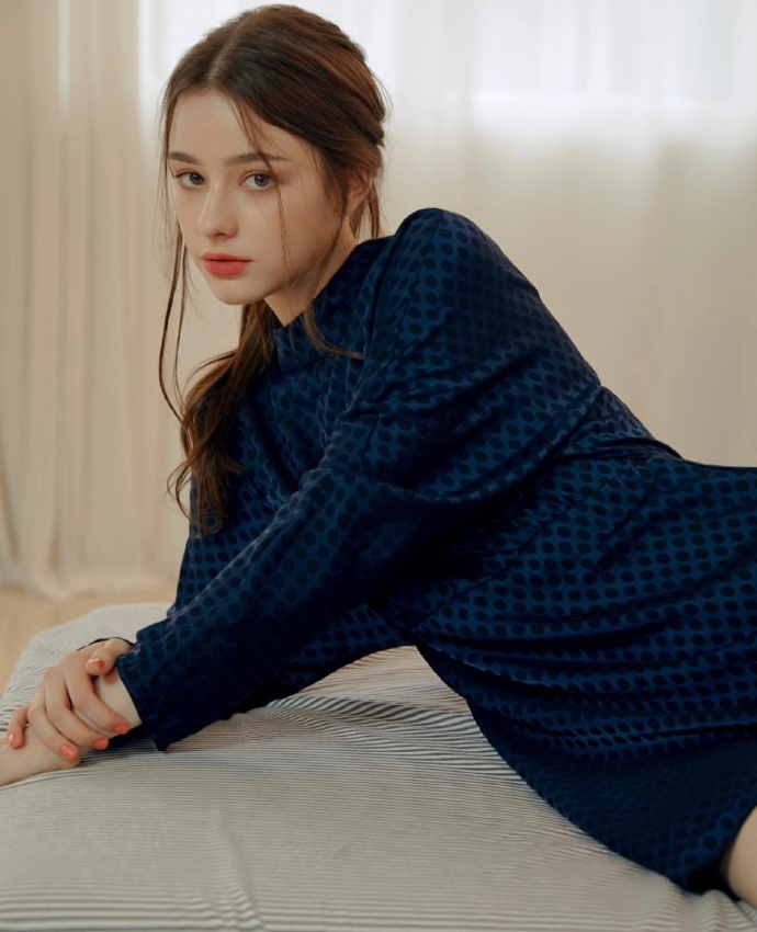 俄罗斯极品美女模特Dasha Taran写真图片 4