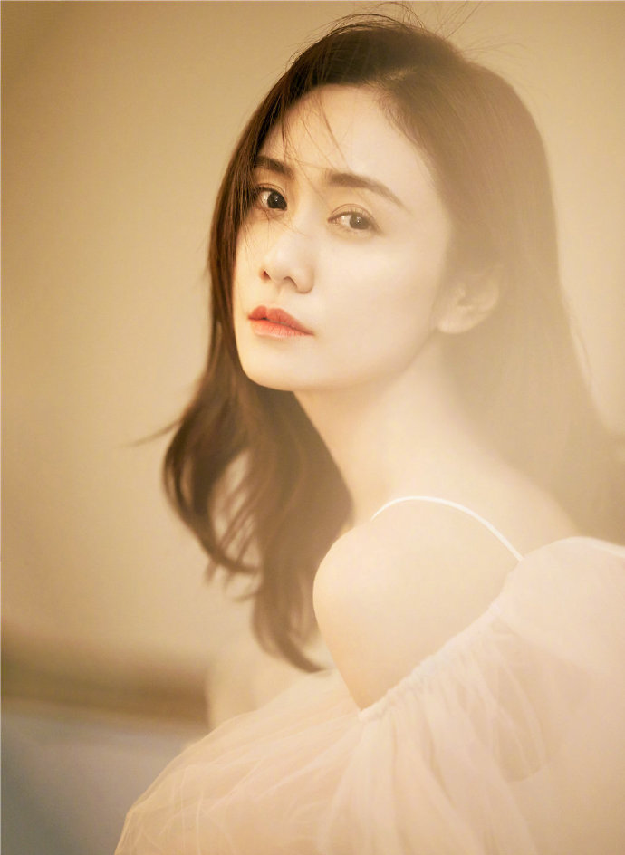 中国美女明星刘芸生日写真柔美彩虹仙女裙图片 2