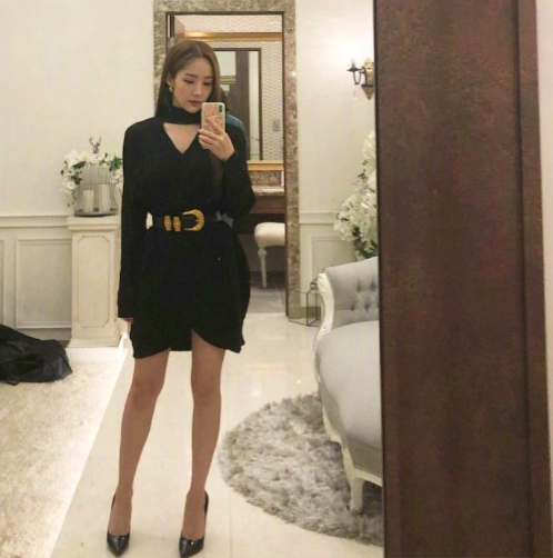 韩国美女明星朴敏英金秘书的生活照穿搭合集 3