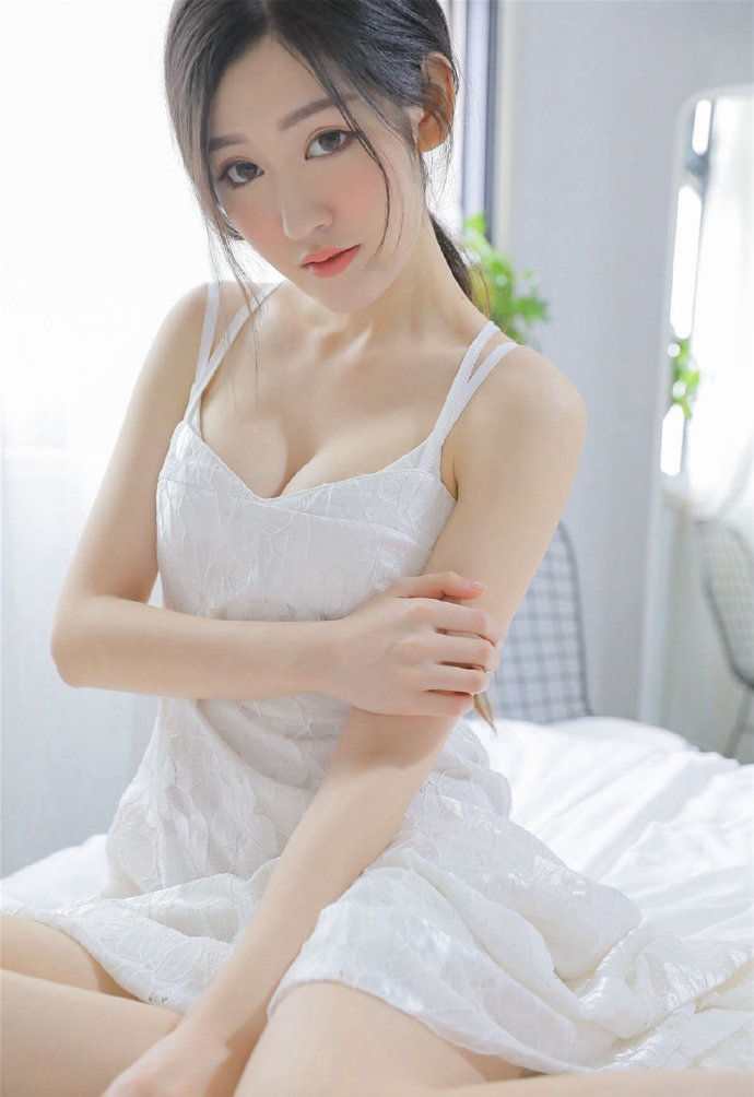 白皙的东方美人微红的脸颊惹人醉 7