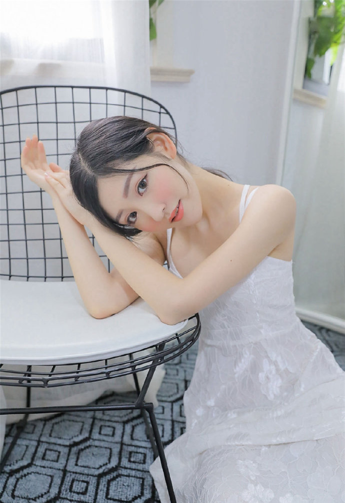 白皙的东方美人微红的脸颊惹人醉 8