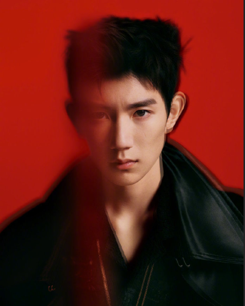 男团TFBOYS王源《红秀GRAZIA》硬照图片 10