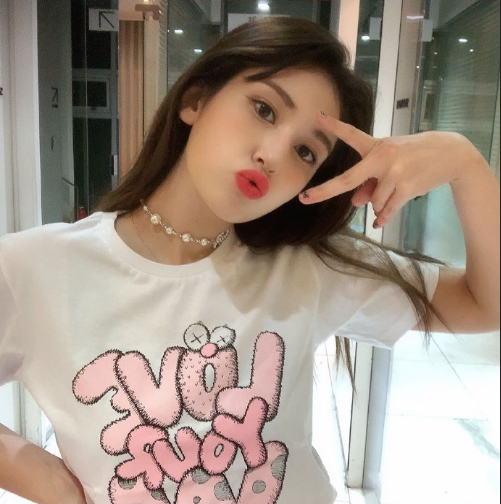 韩国美女明星全昭弥Somi私下美照图片 3