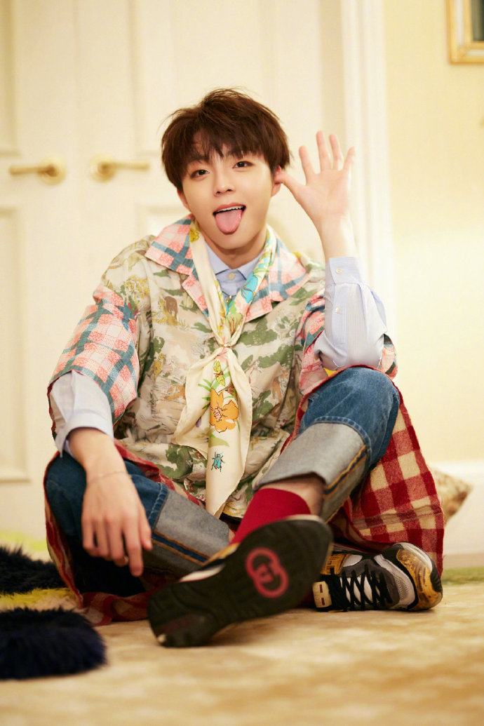台湾男明星00后小鲜肉陈立农帅气穿搭图片 9