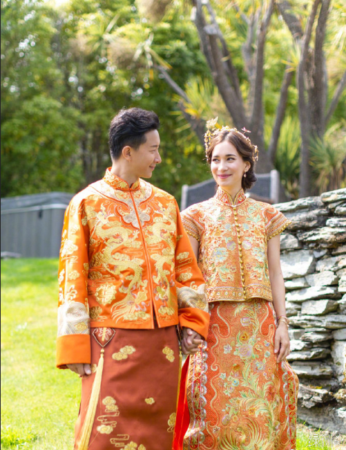 中国明星夫妻韩庚卢靖姗官宣结婚照图片
