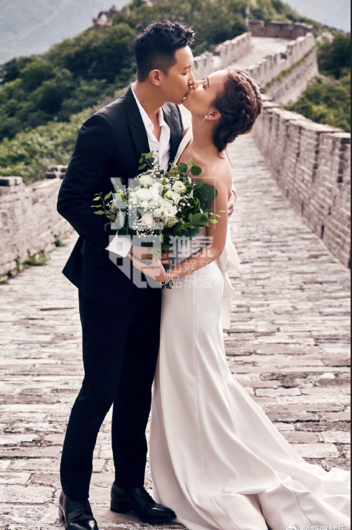 中国明星夫妻韩庚卢靖姗官宣结婚照图片 2