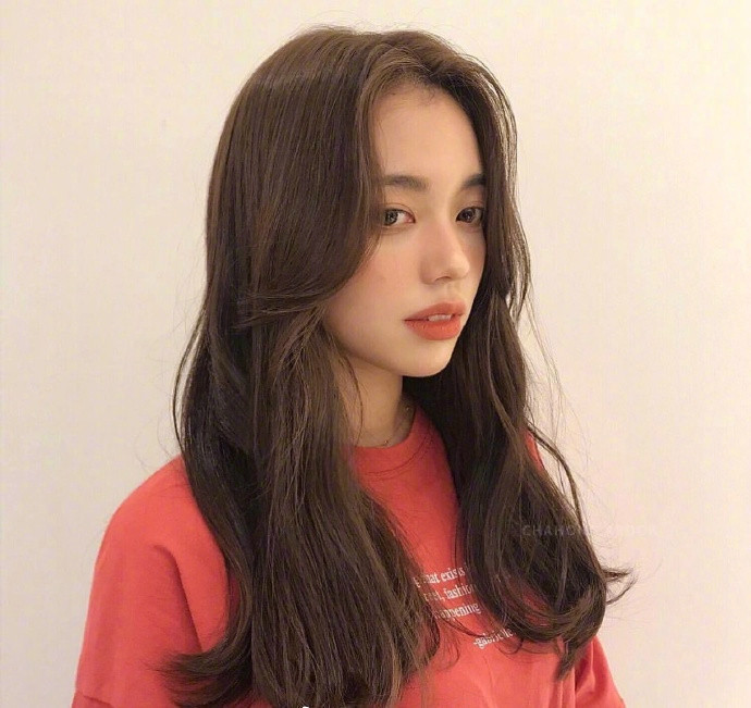 知性迷人长发大波浪卷发美女图片 5