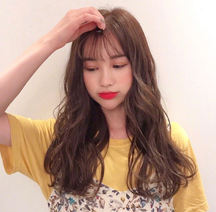 知性迷人长发大波浪卷发美女图片 7
