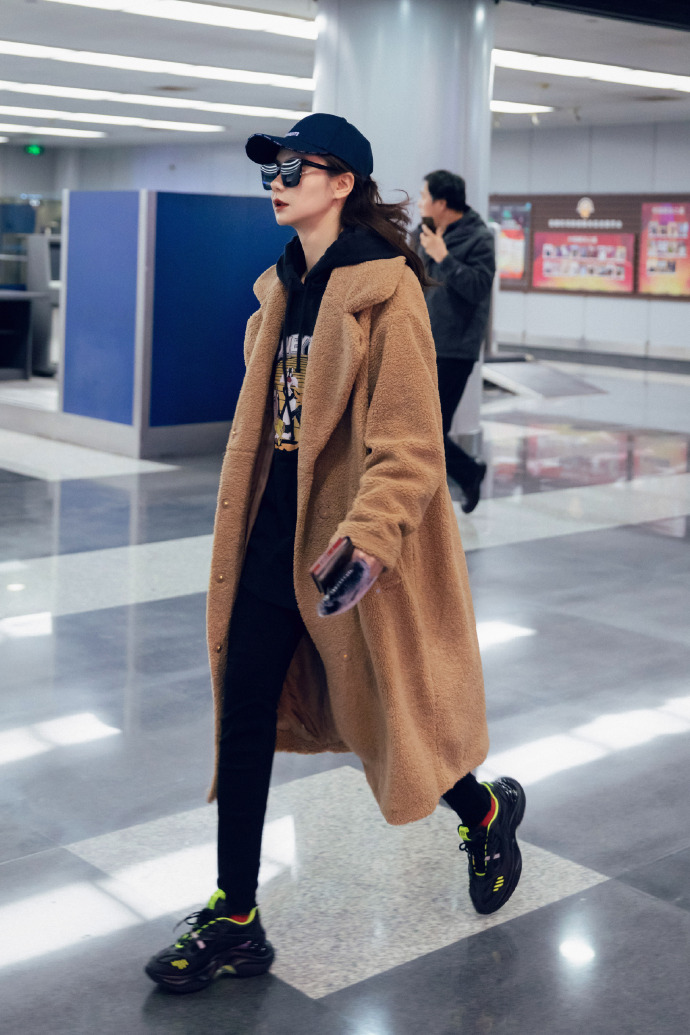 中国美女明星戚薇副业美妆博主保暖服装搭配参考 7