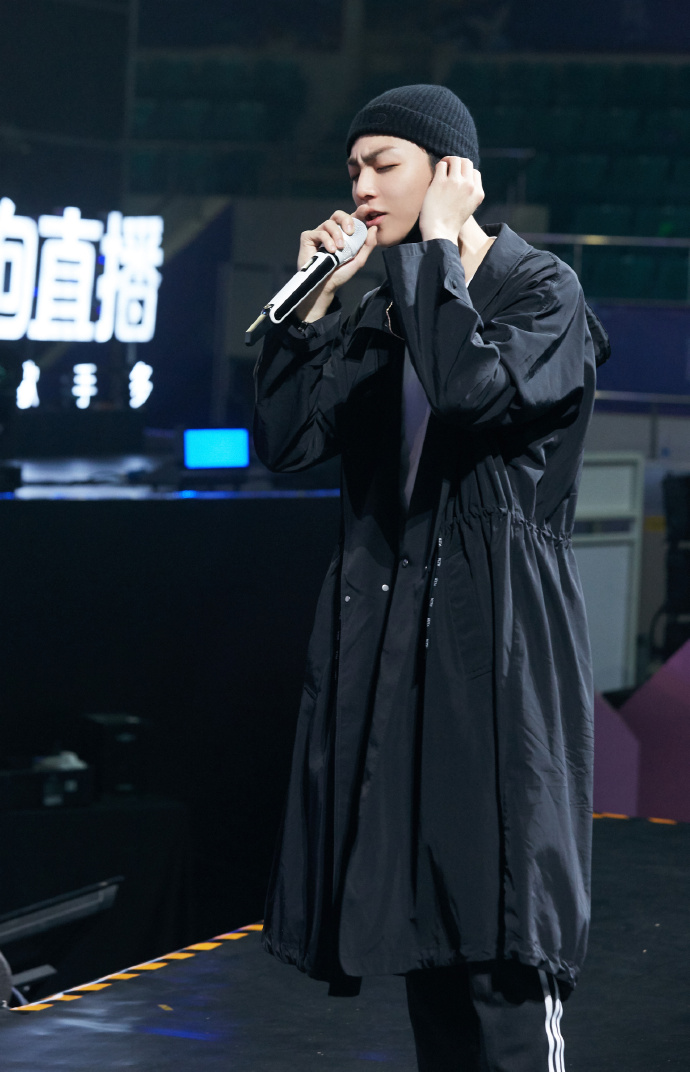 小鲜肉男明星陈立农酷狗直播年度盛典彩排照片 7