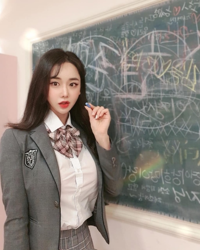 清纯校花mm美女嘟嘟嘴可爱图片 2