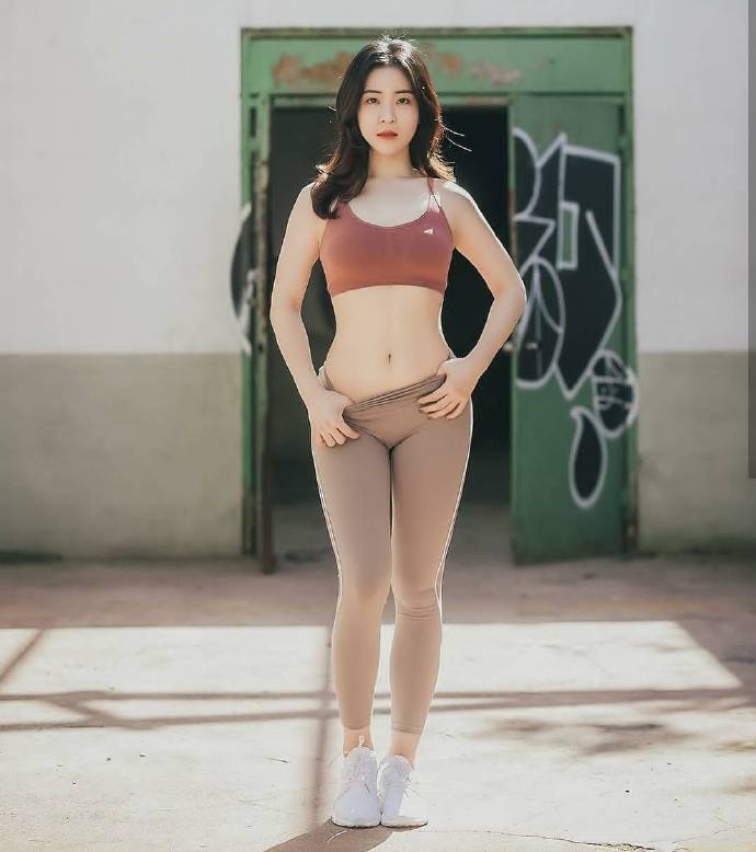 马甲线健身女神好身材美女图片 9