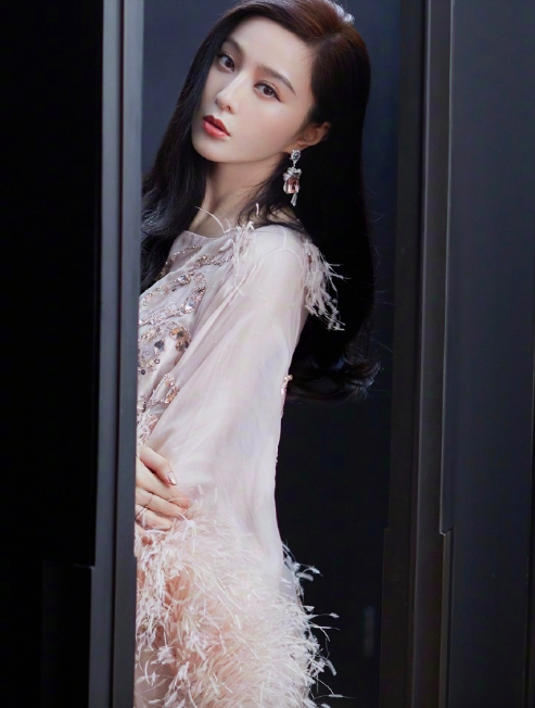 中国美女明星范冰冰高级定制礼服出席活动图片 2