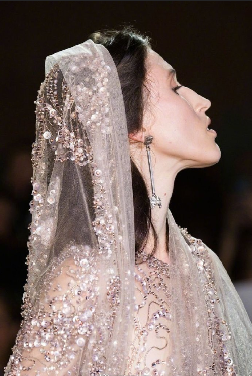 奢华的漂亮婚纱头纱图片 7