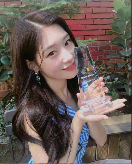 韩国美女明星97年清纯甜美的小仙女郑采妍图片 9