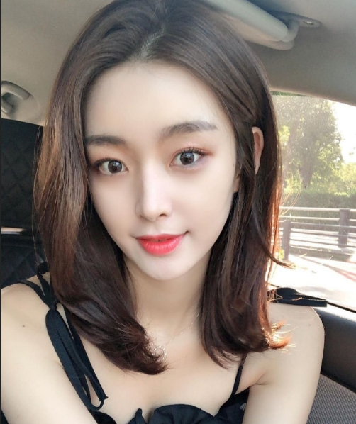 高颜值极品美女自拍照图片 3