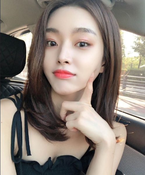 高颜值极品美女自拍照图片 4