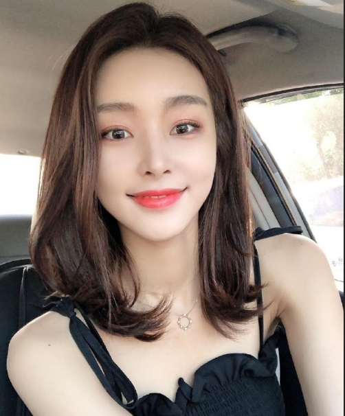 高颜值极品美女自拍照图片 5