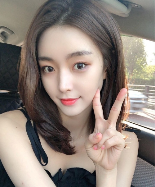 高颜值极品美女自拍照图片 6