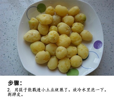 家常菜食谱外焦内软蒜香小土豆的做法 3