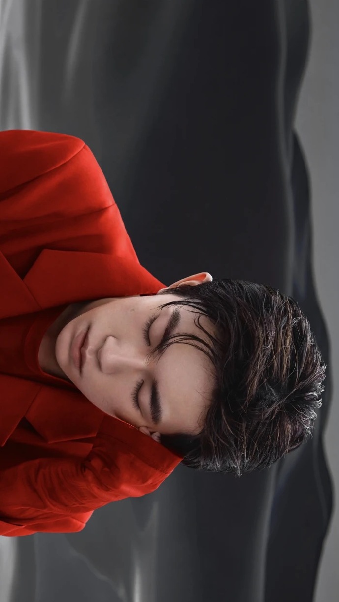 中国男团tfboys成员易烊千玺红色西装新春壁纸图片 8