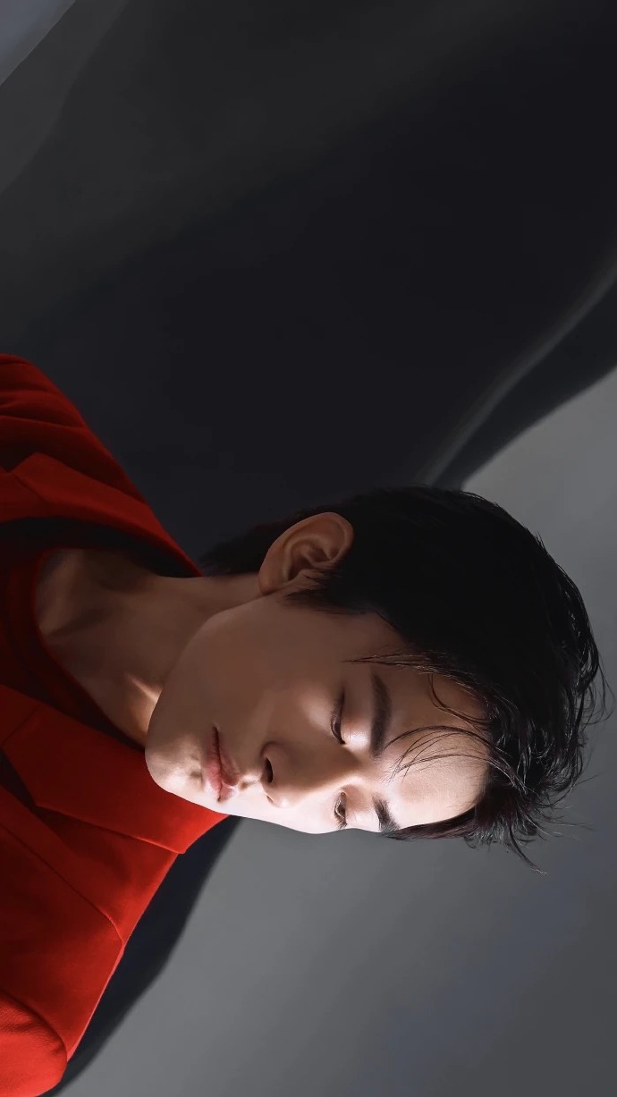 中国男团tfboys成员易烊千玺红色西装新春壁纸图片 10