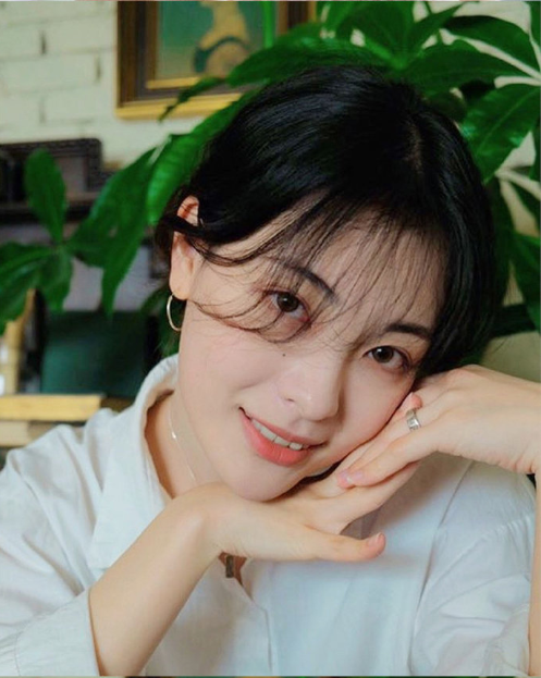 短发女生复古发型清纯mm韩国美女图片 3