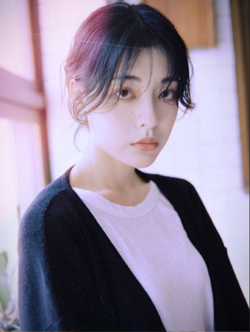 短发女生复古发型清纯mm韩国美女图片 10