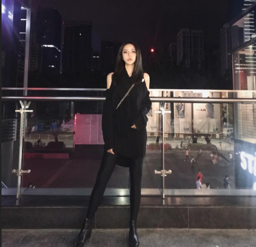身材超好的小细腿气质美女图片 10