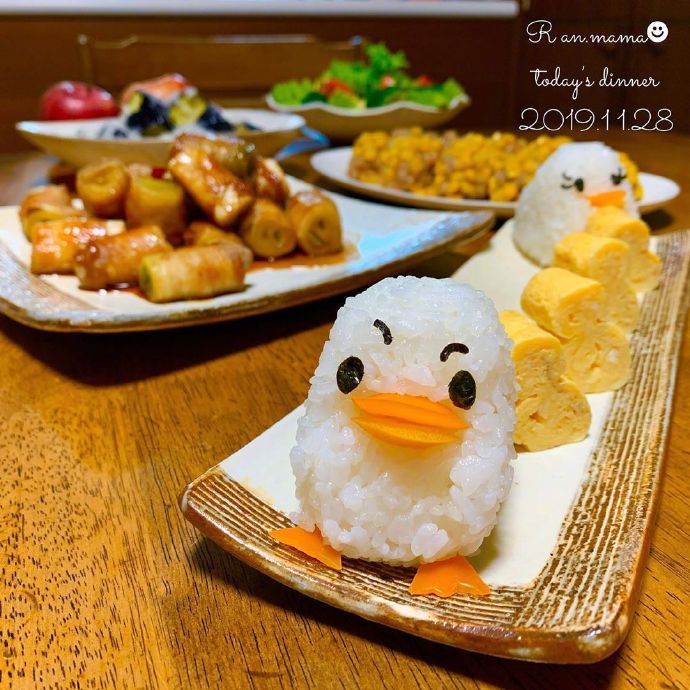 小吃美食卖萌的饭团君图片 2