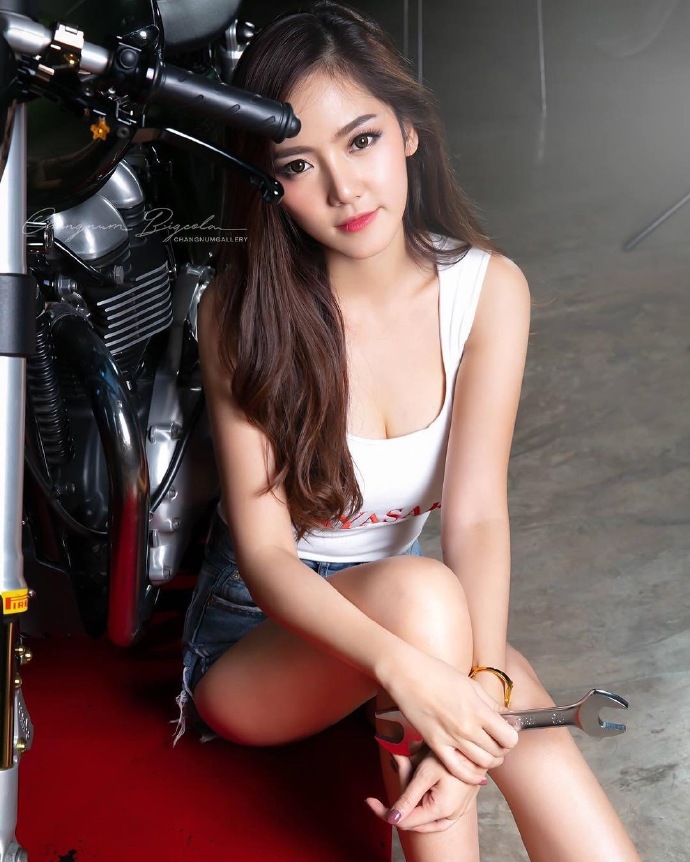 甜美美女小露性感私房照图片 5