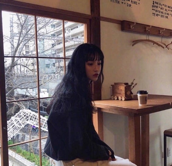 齐刘海黑直长发美女头像图片