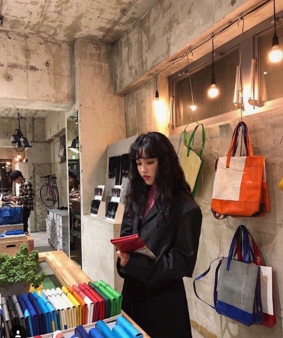 齐刘海黑直长发美女头像图片 2
