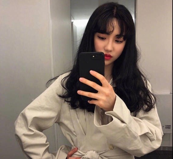 齐刘海黑直长发美女头像图片 3