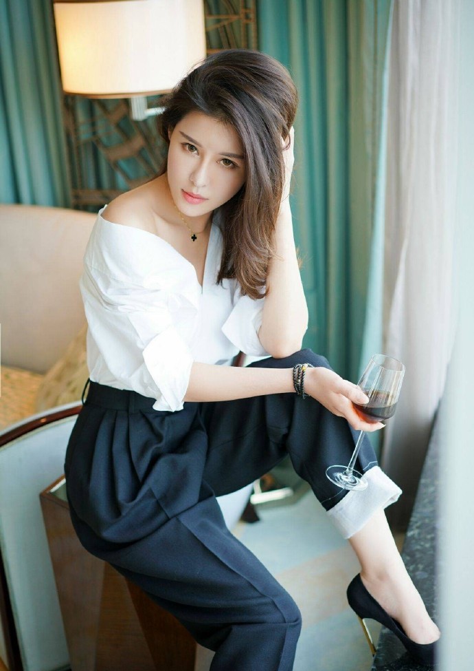 绝色尤物气质美女ol风小性感写真图片 2