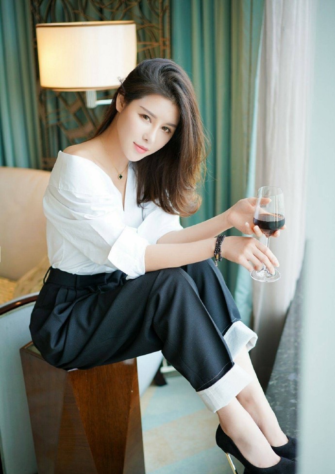 绝色尤物气质美女ol风小性感写真图片 3
