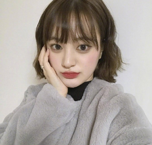 俏皮可爱的短发美女自拍照图片 2