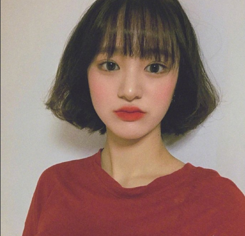 俏皮可爱的短发美女自拍照图片 5