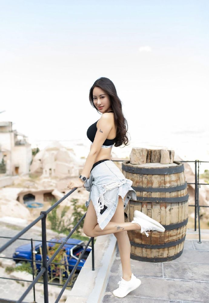 健身女神魔鬼身材比例长腿美女图片