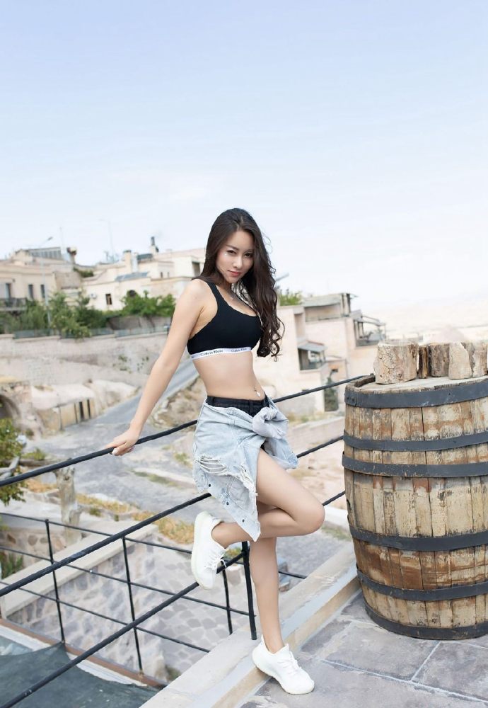 健身女神魔鬼身材比例长腿美女图片 9