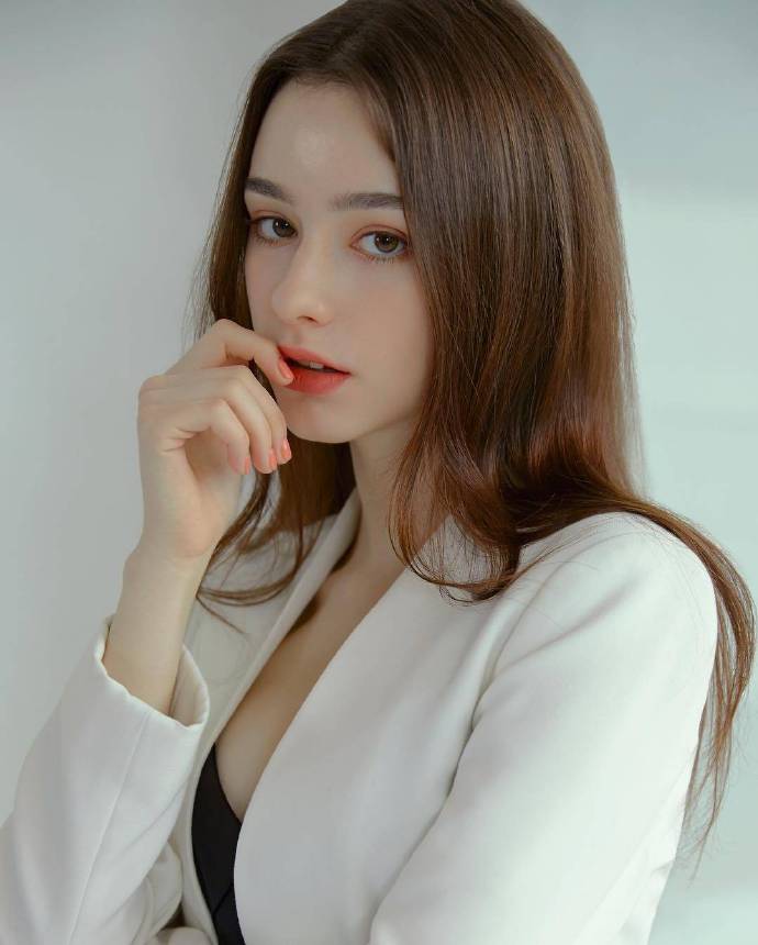 俄罗斯美女模特美照爆火网络图片 2