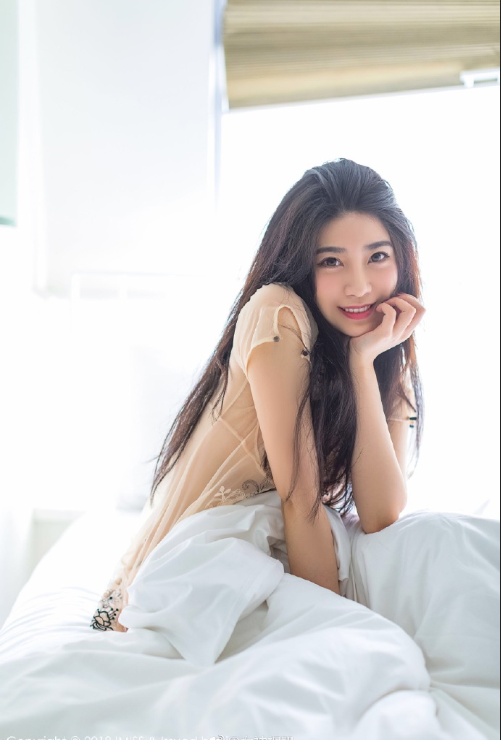 性感美女在床上透视装诱惑图片 3