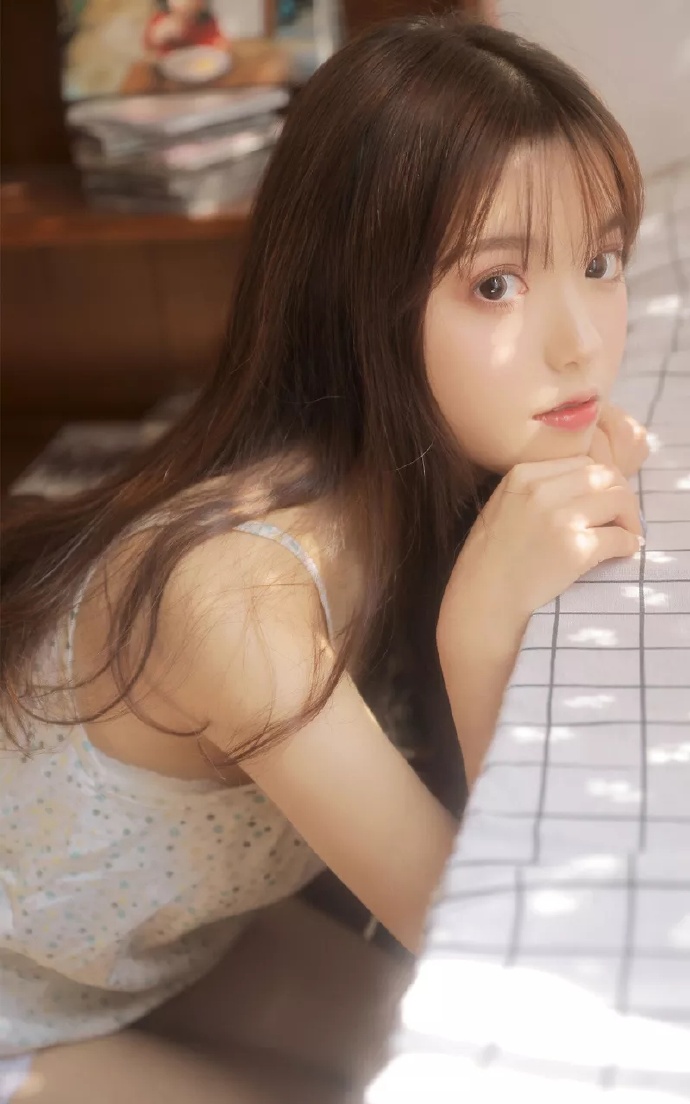 清澈如水的清纯极品美女私房照图片 3