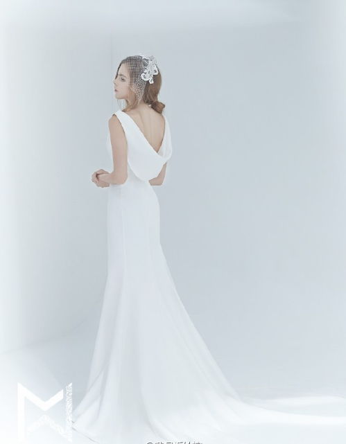 温柔如水的一组个性婚纱礼服图片 3
