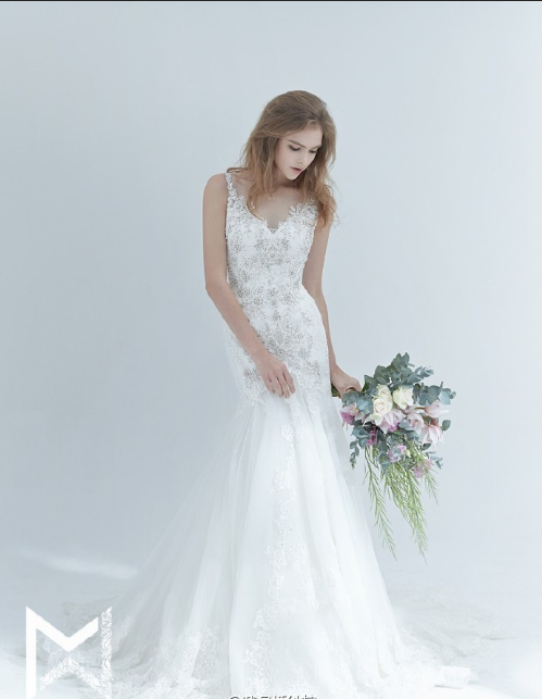 温柔如水的一组个性婚纱礼服图片 6